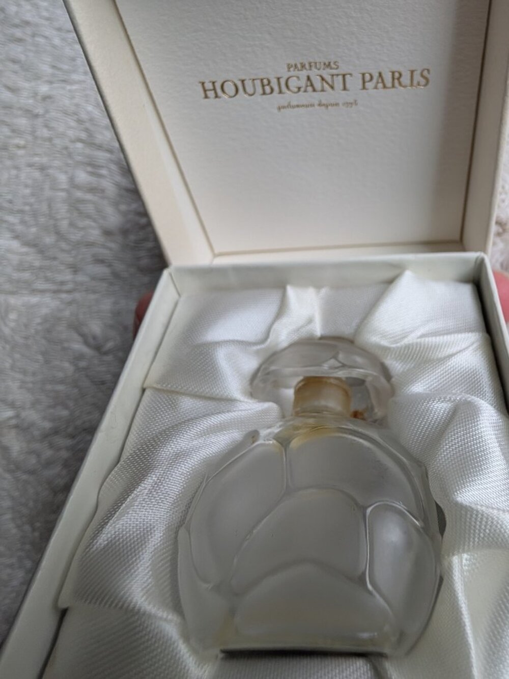 Vintage Quelque Fleur by Houbigant Paris empty parfum frosted bottle with box